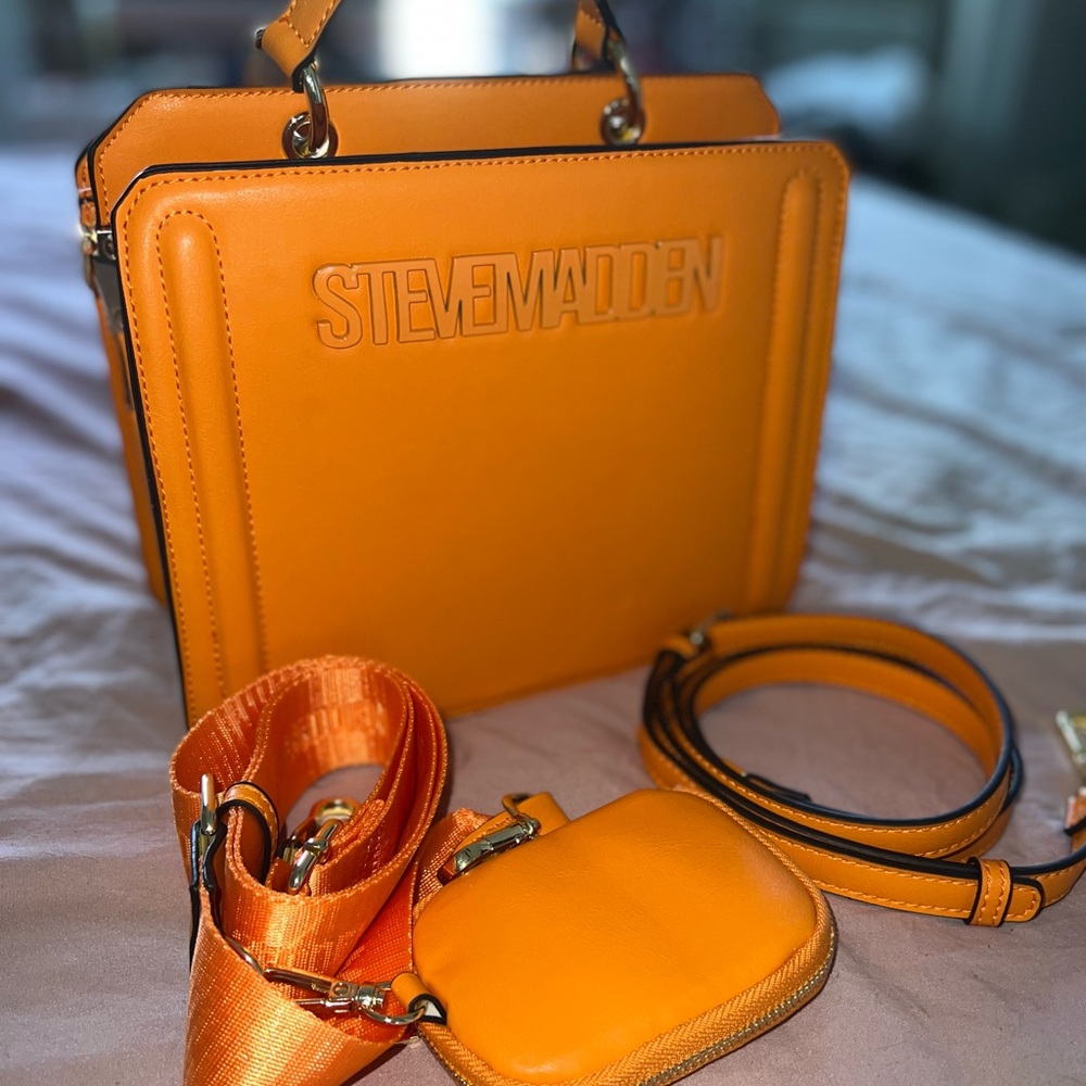 VIRAL Steve Madden Tote Bag